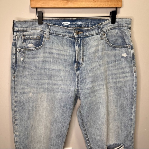 Old Navy Mid Rise Boyfriend Distressed Jeans Size 14 - Picture 3 of 12